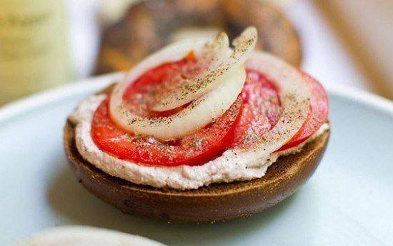 Рецепт Бутерброды с помидорами и ореховой пастой шаг-3