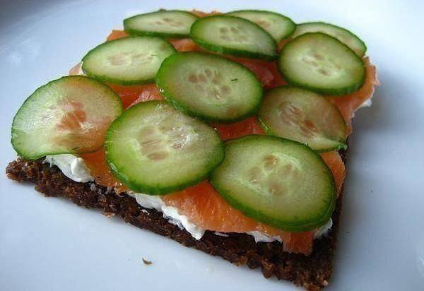 Рецепт Бутербродный торт с копченым лососем шаг-1