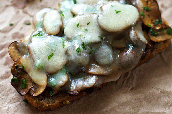 Рецепт Чесночные сэндвичи с грибами и сыром шаг-3