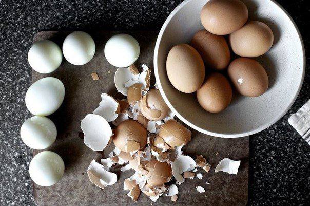 Рецепт Фаршированные яйца с анчоусами и сыром шаг-1