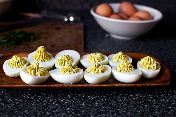 Рецепт Фаршированные яйца с анчоусами и сыром  шаг-4