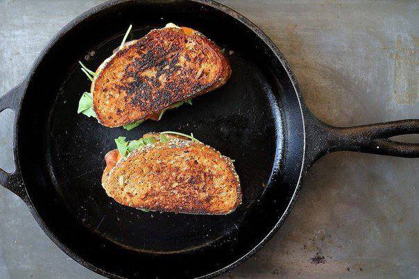 Рецепт Горячие бутерброды с хурмой, бри и прошутто  шаг-4