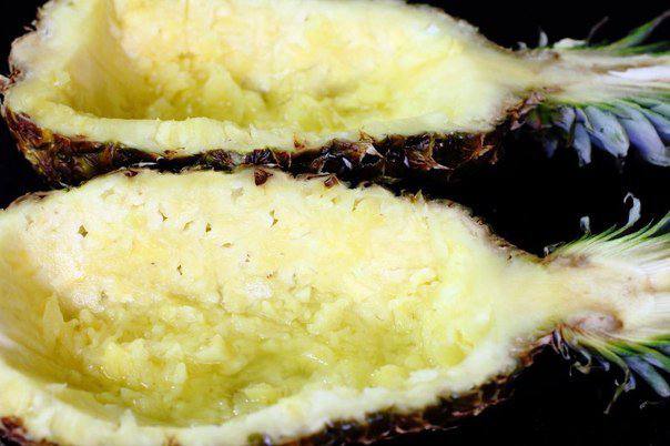 Рецепт Креветки в ананасе с кокосовым молоком шаг-1