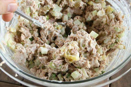 Рецепт Круассаны с салатом из тунца шаг-3
