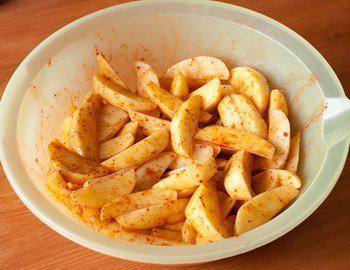 Рецепт Острые картофельные дольки к пиву шаг-3