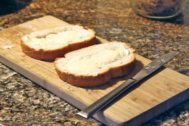 Рецепт Сэндвичи-гриль с сыром и мясом шаг-1