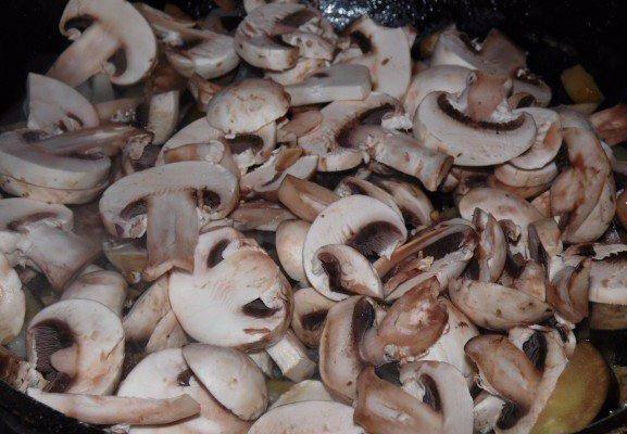 Рецепт Теплая закуска из грибов и баклажанов шаг-3