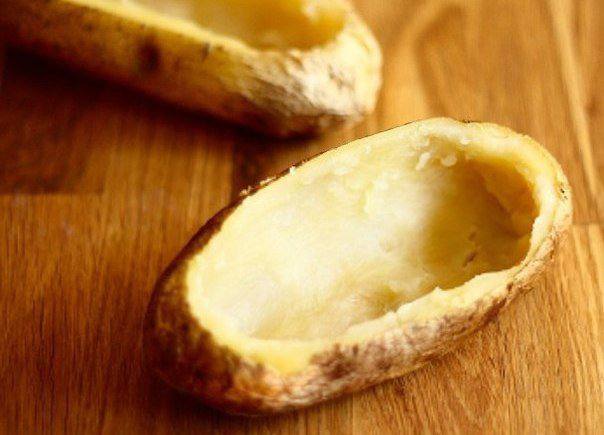 Рецепт Яичница в картофельных лодочках шаг-1