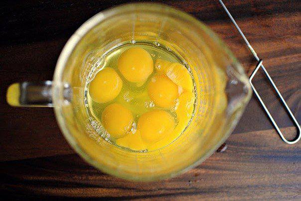 Рецепт Запеченная яичница с картофелем и сосисками  шаг-2