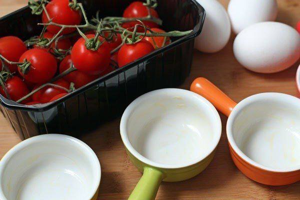 Рецепт Запеченная яичница с помидорами шаг-1