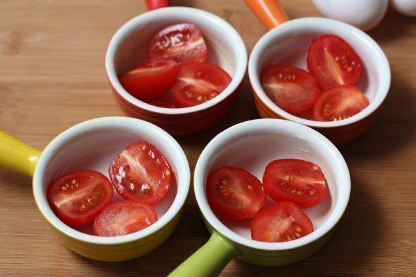 Рецепт Запеченная яичница с помидорами  шаг-2