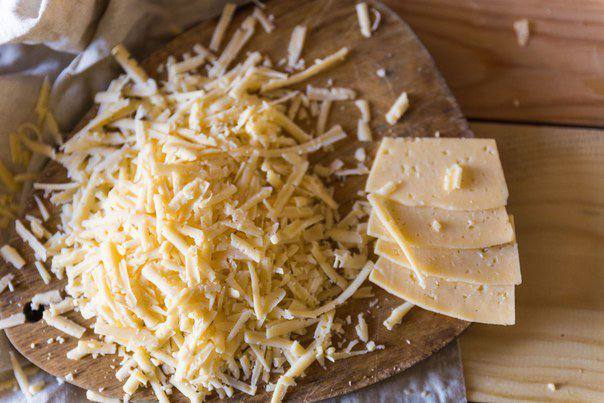 Рецепт Запеченные бутерброды с сыром и оливками шаг-1