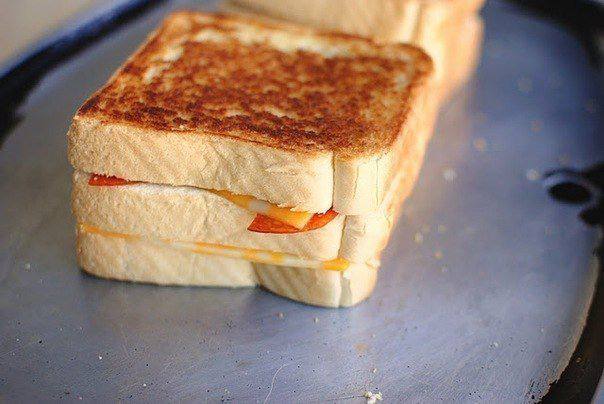 Рецепт Запеченные сэндвичи с колбасой и сыром шаг-5