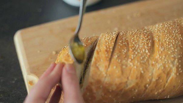Рецепт Запеченный хлеб с ветчиной, сыром и перцем  шаг-2