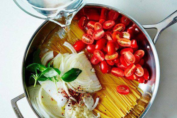 Рецепт Быстрая паста с овощами и зеленью шаг-1