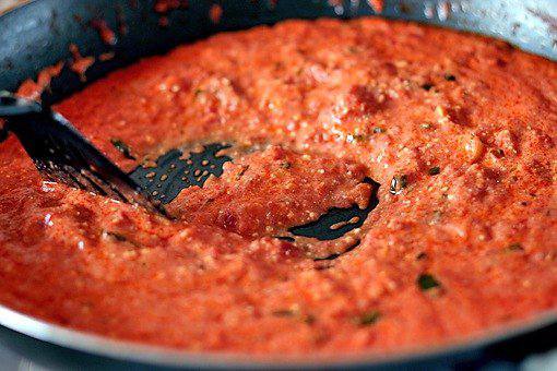 Рецепт Фарфалле с томатно-сырным соусом шаг-7