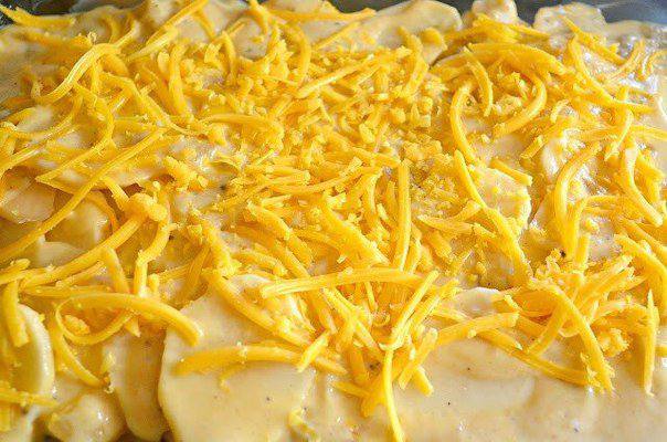 Рецепт Картофель, запеченный в сырном соусе шаг-6