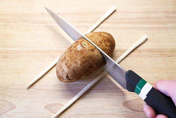 Рецепт Картофель-гармошка с травами шаг-1