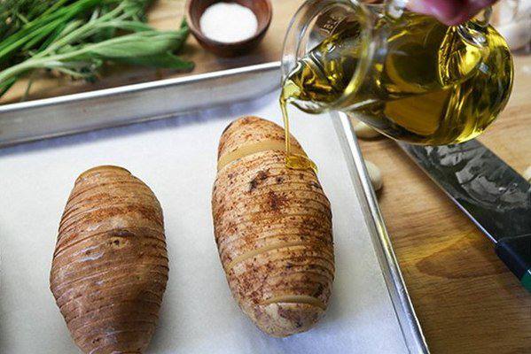Рецепт Картофель-гармошка с травами  шаг-2