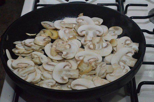 Рецепт Картофель с грибами в сливках  шаг-4