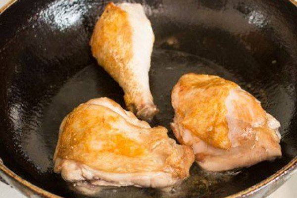 Рецепт Картофель с курицей в сметане шаг-1