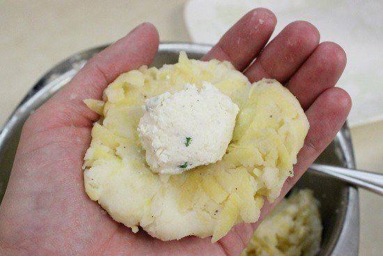 Рецепт Картофельные пампушки с творожной начинкой  шаг-4