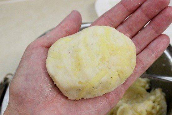 Рецепт Картофельные пампушки с творожной начинкой шаг-5