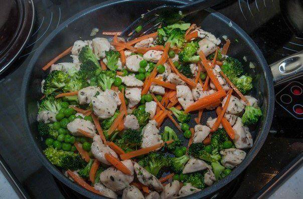 Рецепт Паста с курицей, овощами в сливочном соусе шаг-3