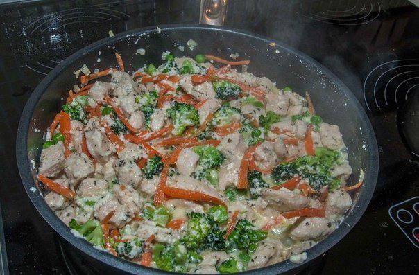Рецепт Паста с курицей, овощами в сливочном соусе  шаг-4