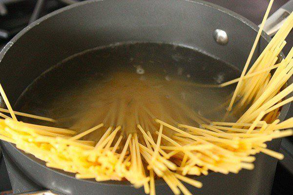 Рецепт Спагетти а-ля карбонара шаг-1