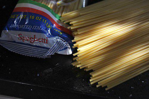 Рецепт Спагетти с грибами, спаржей и шпинатом шаг-1