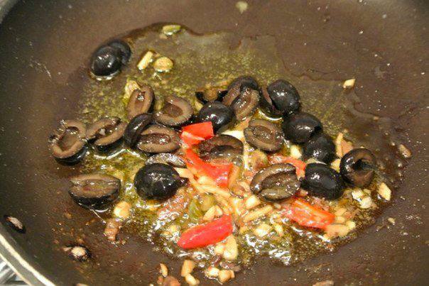 Рецепт Спагетти с соусом из маслин и помидоров  шаг-4