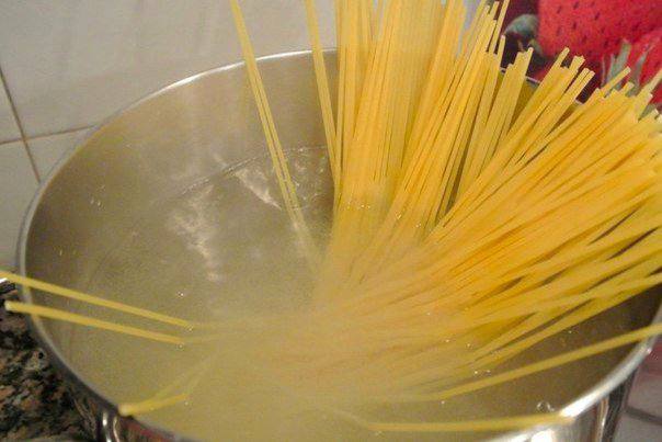 Рецепт Спагетти с соусом из маслин и помидоров шаг-7