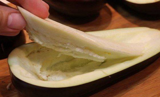 Рецепт Запеченные баклажаны со скумбрией и овощами шаг-1