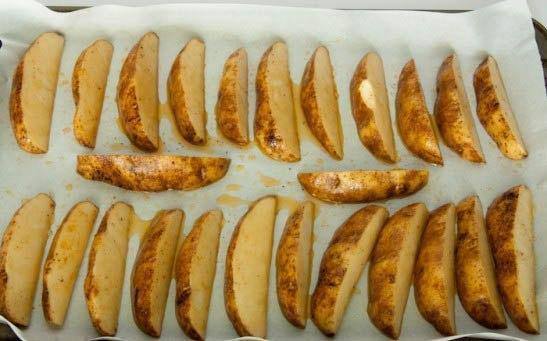 Рецепт Запеченные картофельные дольки  шаг-4