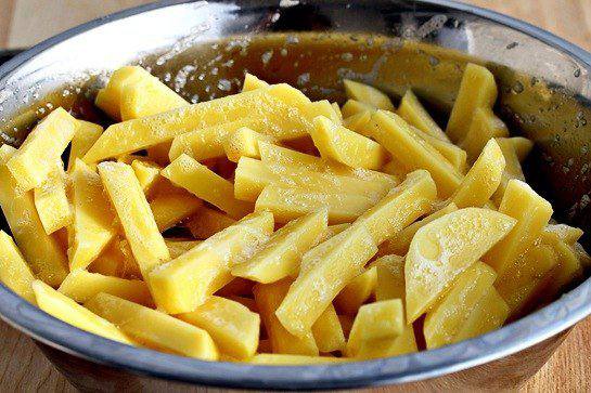 Рецепт Жаренный в духовке картофель со специями шаг-5