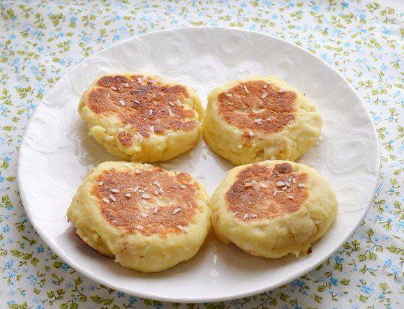 Рецепт Сырники с кокосом и яблоками Готовим Выпечка Сырники с кокосом и яблоками