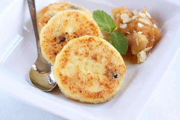 Рецепт Сырники с манкой и изюмом Готовим Выпечка Сырники с манкой и изюмом