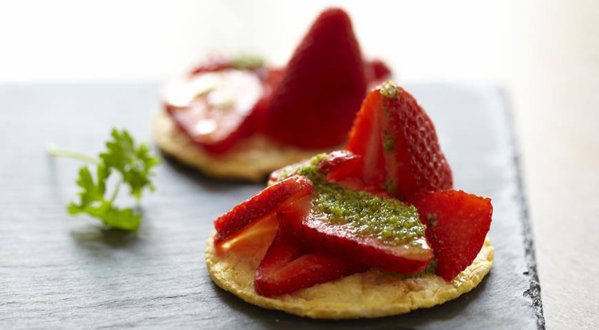 Рецепт Брускетта с клубникой Готовим Закуски Брускетта с клубникой