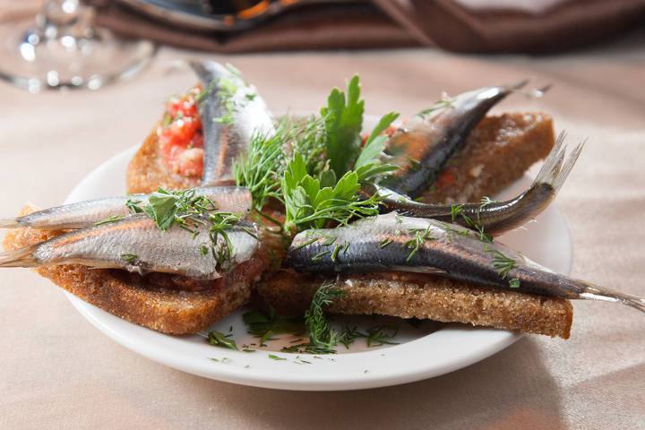 Рецепт Гренки с килькой Готовим Закуски Гренки с килькой