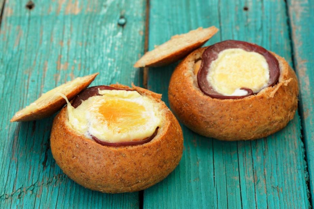 Рецепт Запеченные булочки с яйцом и ветчиной Готовим Закуски Запеченные булочки с яйцом и ветчиной