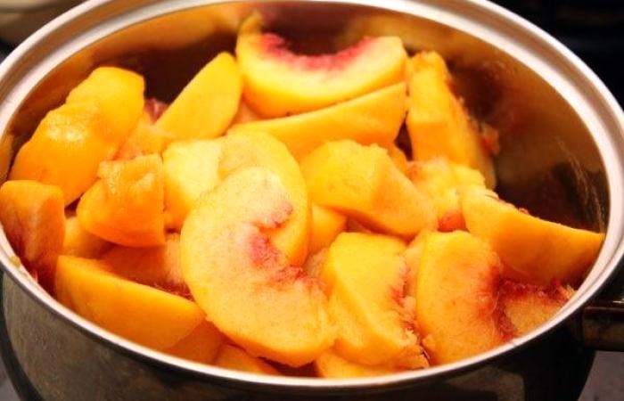 Рецепт Ароматное желе из персиков шаг-1
