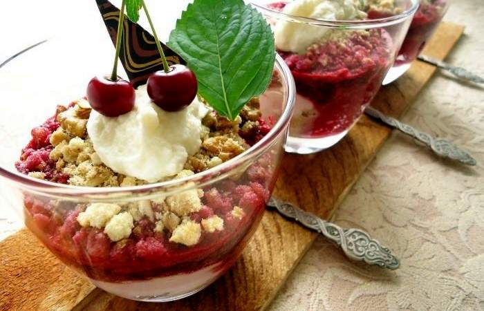 Рецепт Десерт из вишни с печеньем и орехами Готовим Десерты Десерт из вишни с печеньем и орехами