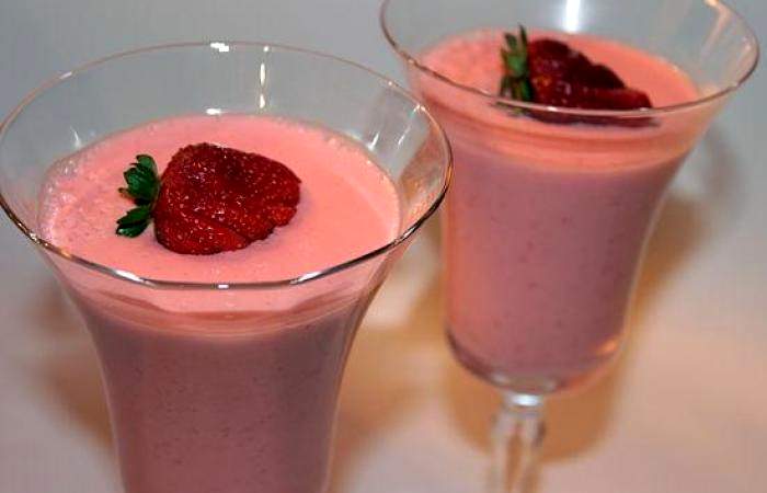Рецепт Молочное желе с клубникой Готовим Десерты Молочное желе с клубникой