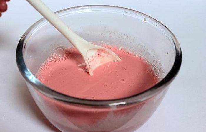 Рецепт Молочное желе с клубникой шаг-3
