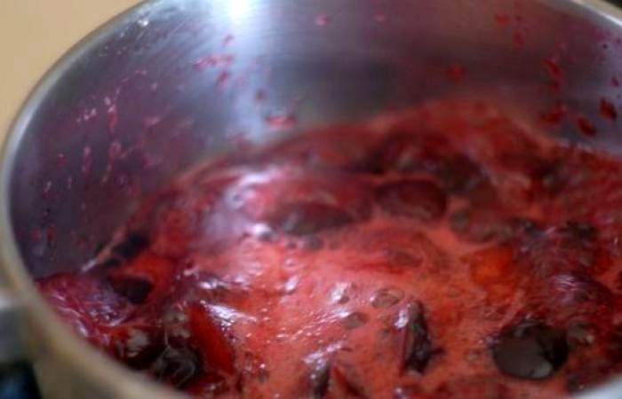 Рецепт Шоколадно-вишневое пирожное  шаг-4