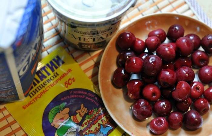Рецепт Сметанное желе с ягодами шаг-1