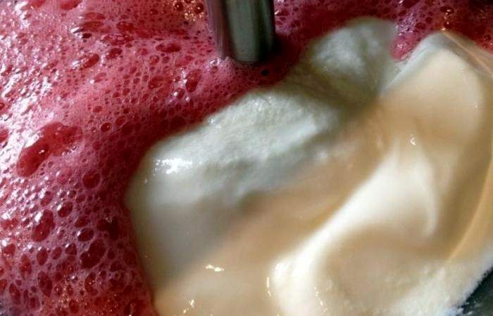 Рецепт Вишневый мусс с йогуртом шаг-8
