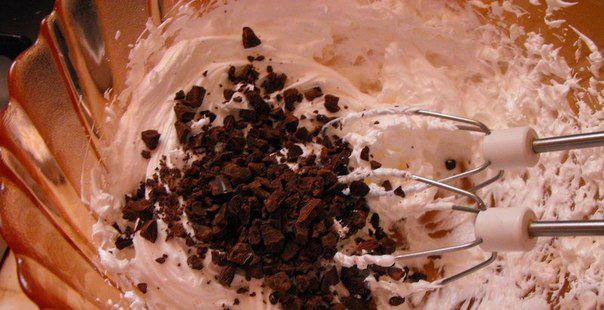 Рецепт Меренги с шоколадом и ягодным соусом  шаг-4