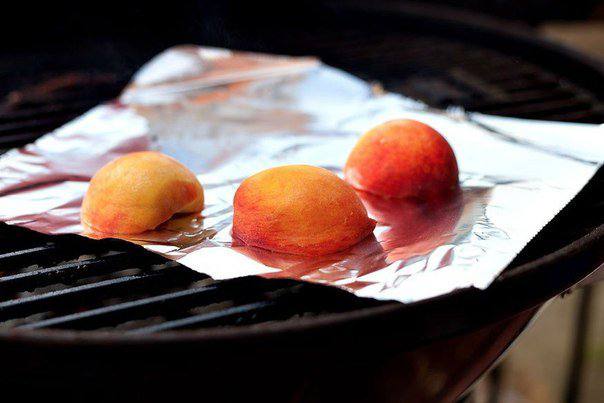 Рецепт Персики-гриль со взбитыми сливками  шаг-4